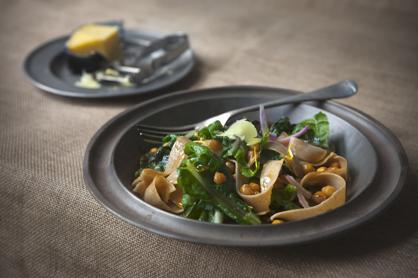 Kabuli Chickpeas, Garlicky Spinach & Onion Pasta